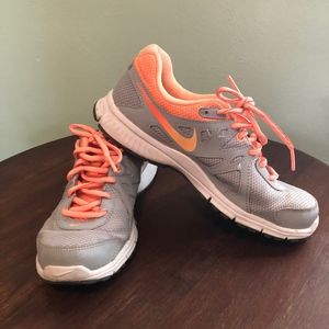 NIKE Revolution 2 Running Shoe Women's sz 7